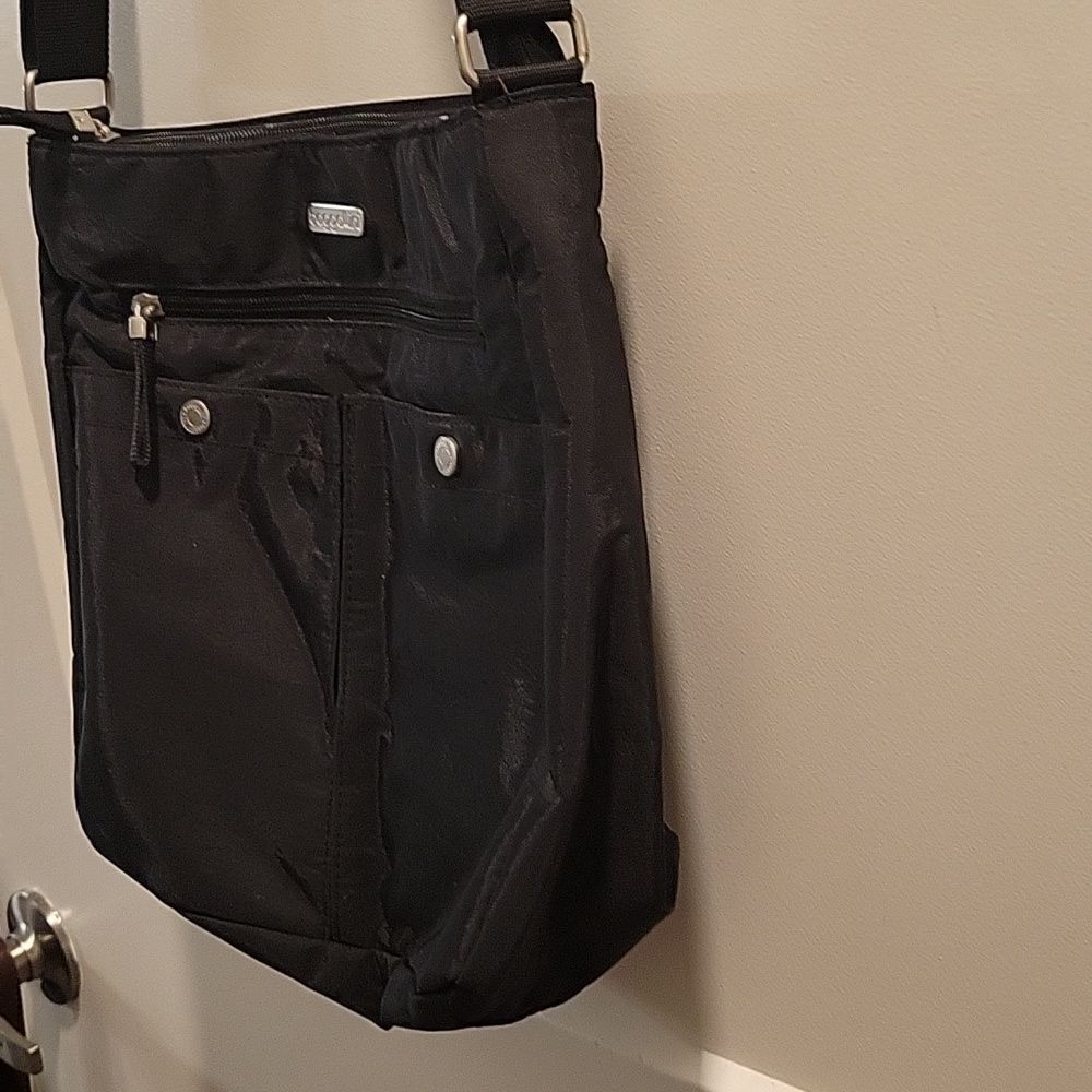 Baggallini Black Crossbody Bag - Picture 4 of 8